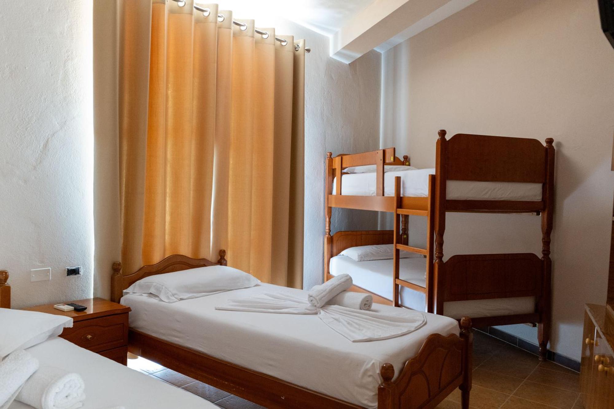 Hotel Nika Radhimë Extérieur photo