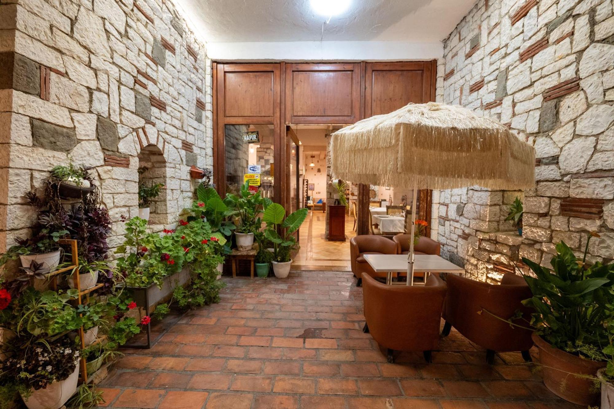 Hotel Nika Radhimë Extérieur photo