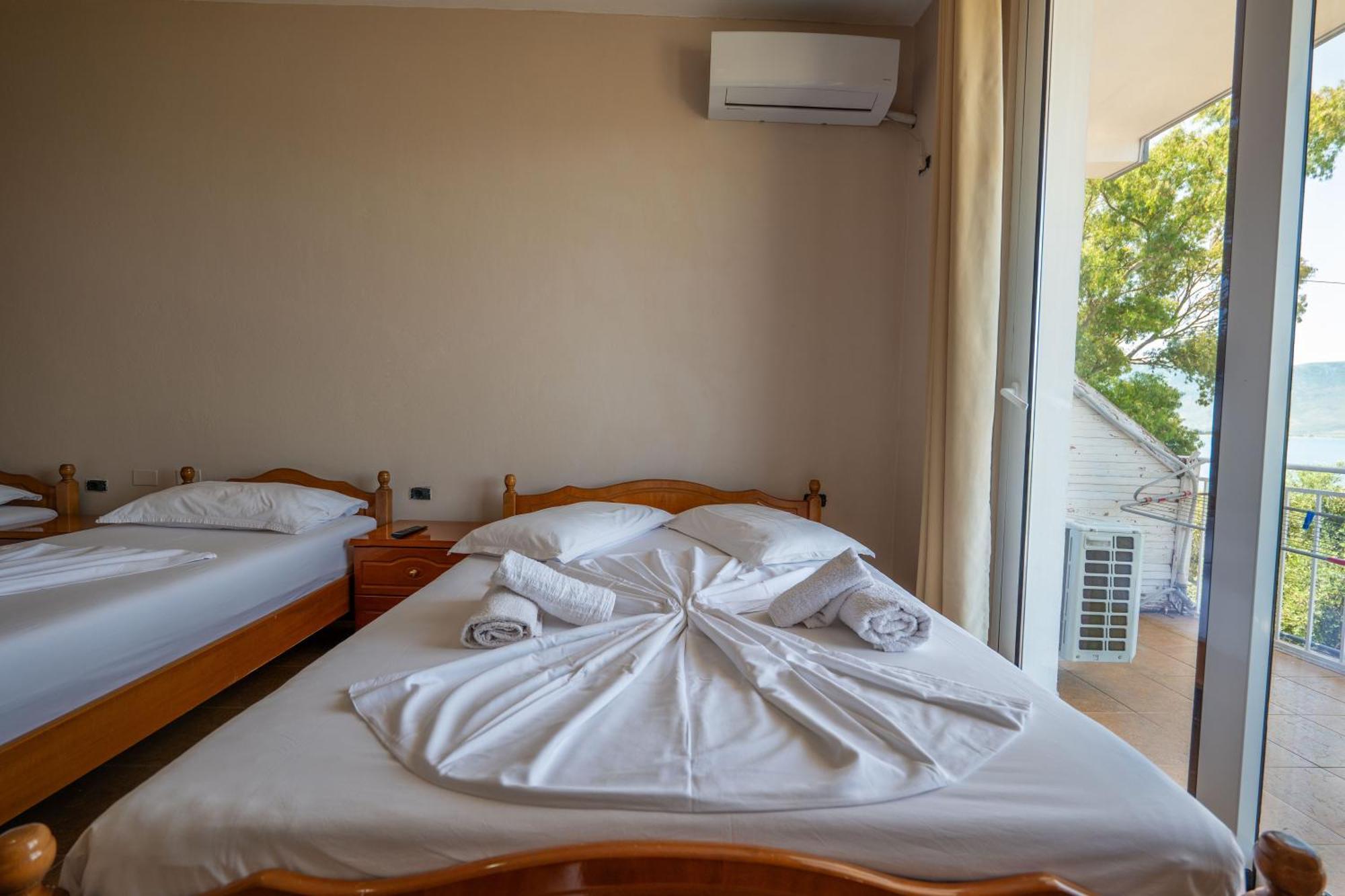 Hotel Nika Radhimë Extérieur photo